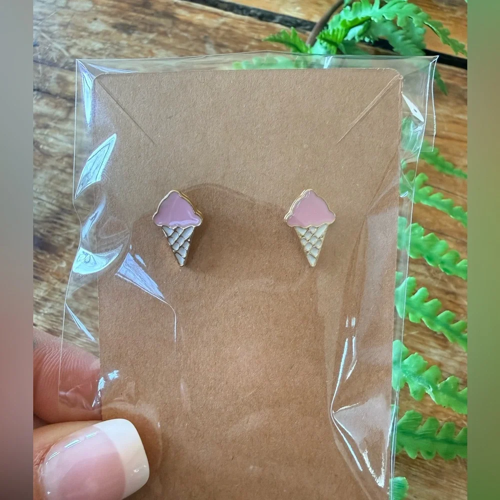 Hypoallergenic Gold Tone Earrings NWT (5)